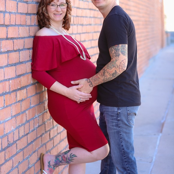 Maroon off shoulder 3/4 sleeve maternity dress - Picture 3 of 7
